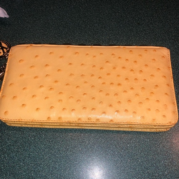 Victor Hugo clutch carre rivert 1k in yellow - Picture 2 of 6